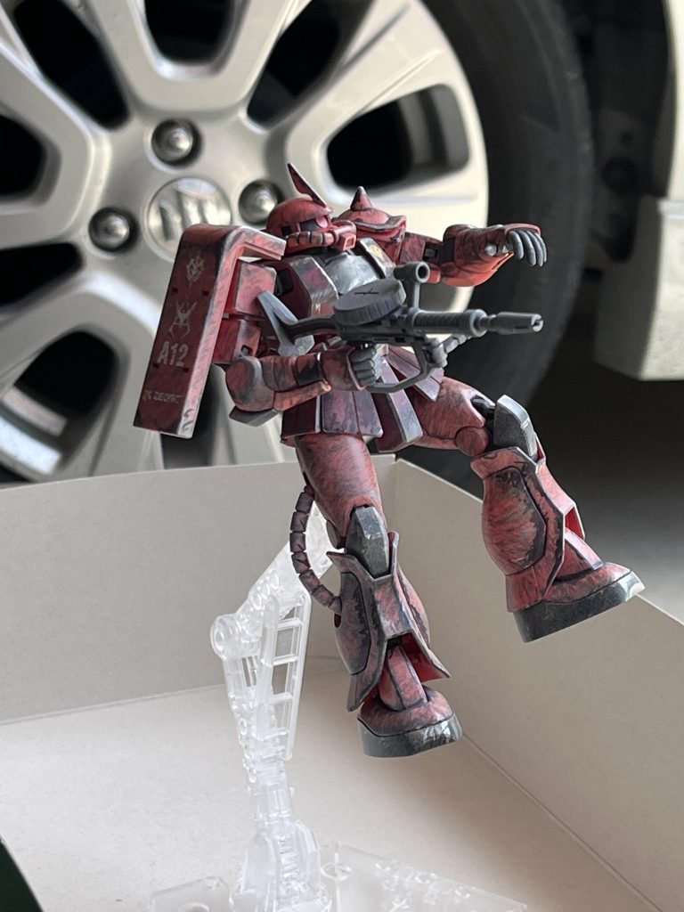 艶消しホワイトスプレーカモン。砂漠っぽくなる？そんな使いかたあるかわかりませんが素人だから許されるはず。うーん。もう一回いっとく？その後、艶消しクリアスプレーしました。（すべて組み立てたまま）