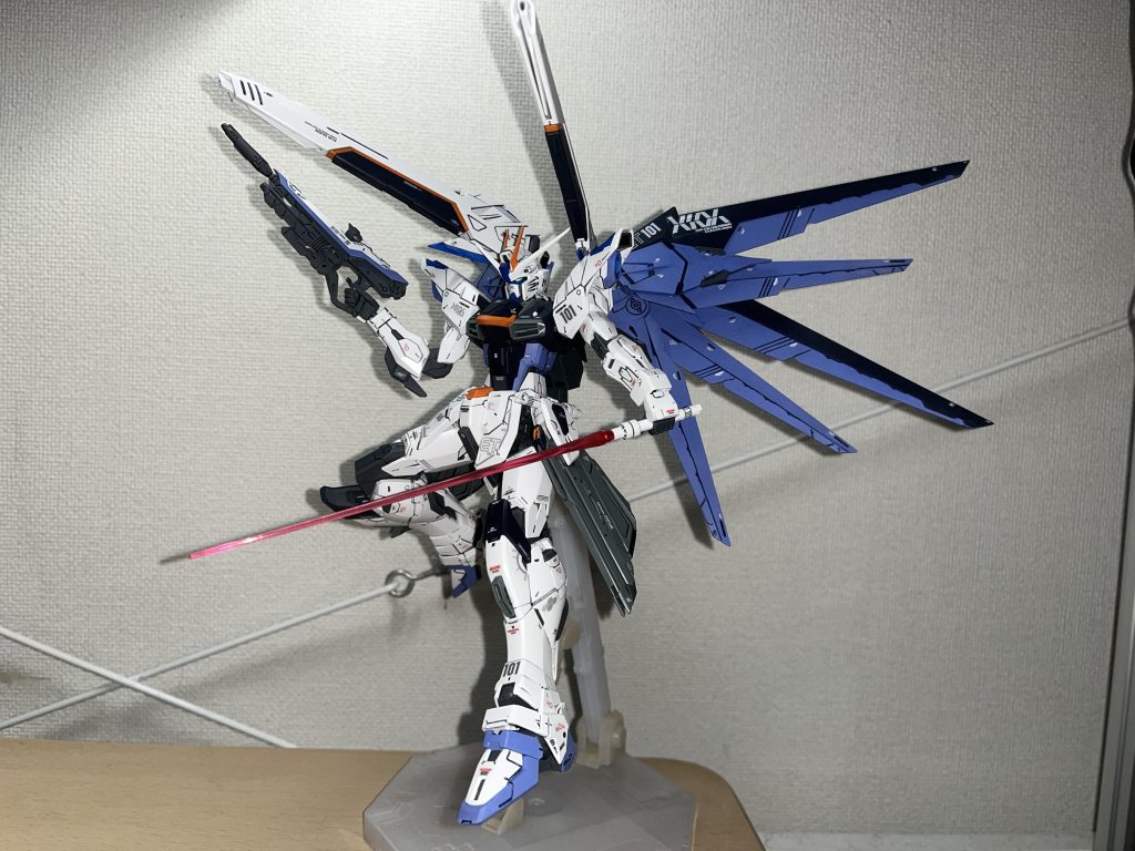 個人的にはバラエーナはもっと小さい方が好き。MGギミックで砲身が伸びますが、個人的には論外なので、写真はありません!