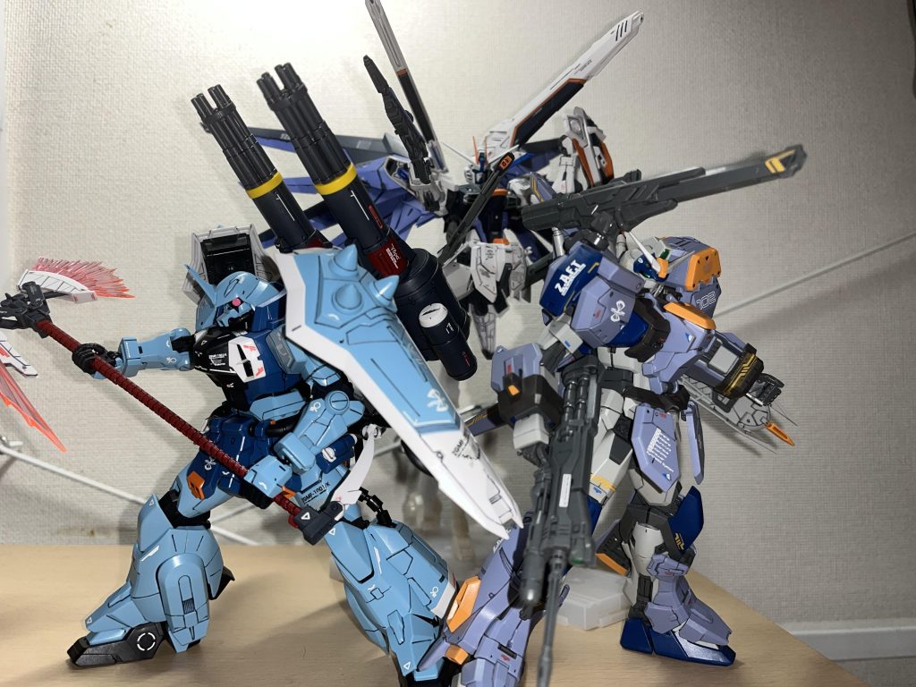 ということで歴代イザーク機で左足の欠損を隠して集合撮影。ほら、グフもデュエルブリッツも早く出すんだよ!それじゃあ。。