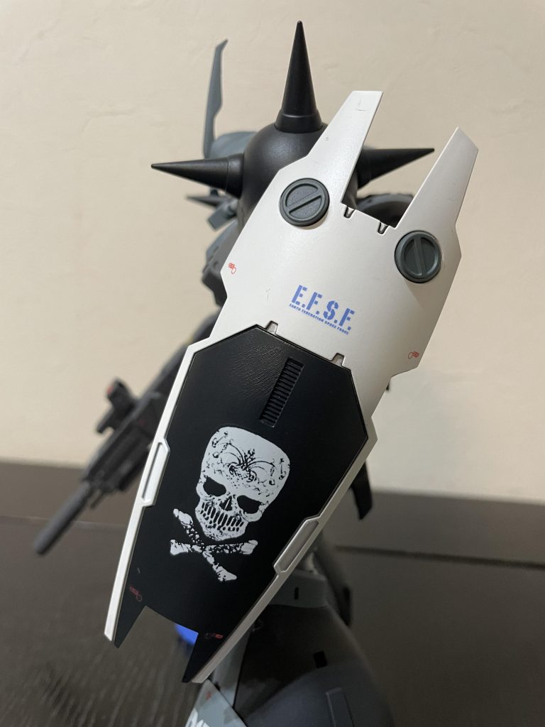 右肩部のシールドが無くなったので連邦軍標準シールド🛡️を実装しています。😎