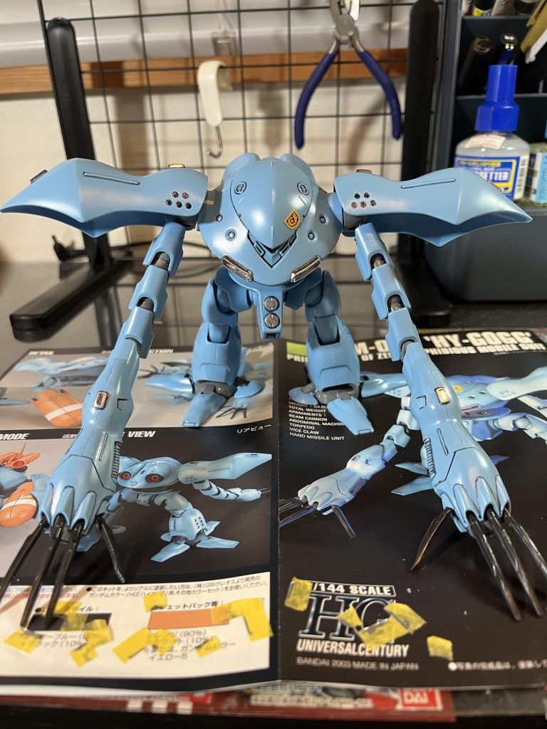 墨入れ、シール。この後、筆でウォッシング。エナメル墨入れ塗料で腕のパーツ割れてビビりました。