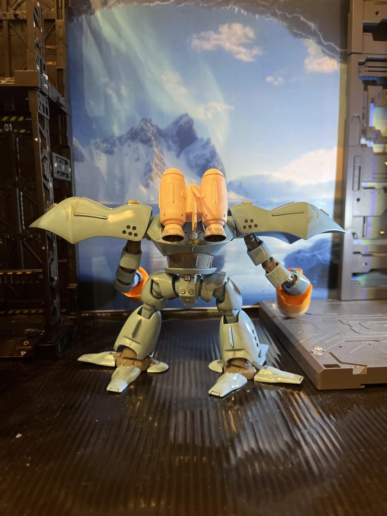 オレンジのバックパックは白に変更。以下、制作工程