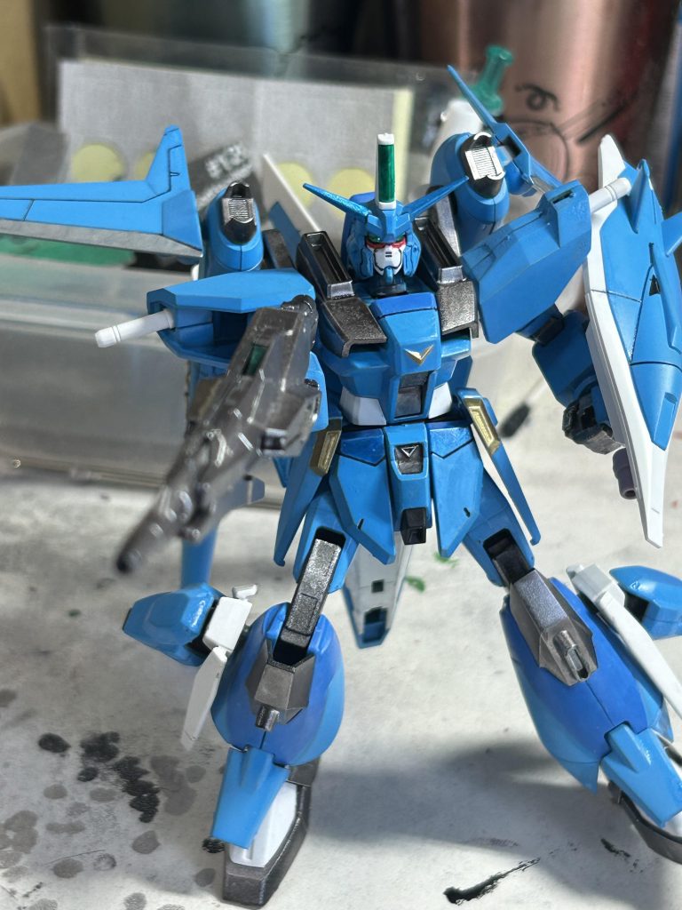 セイバーのビームライフルを、ユーラヴェンガンダムのビームシュートライフルと合わせて、射程距離を伸ばし、精密射撃を可能に