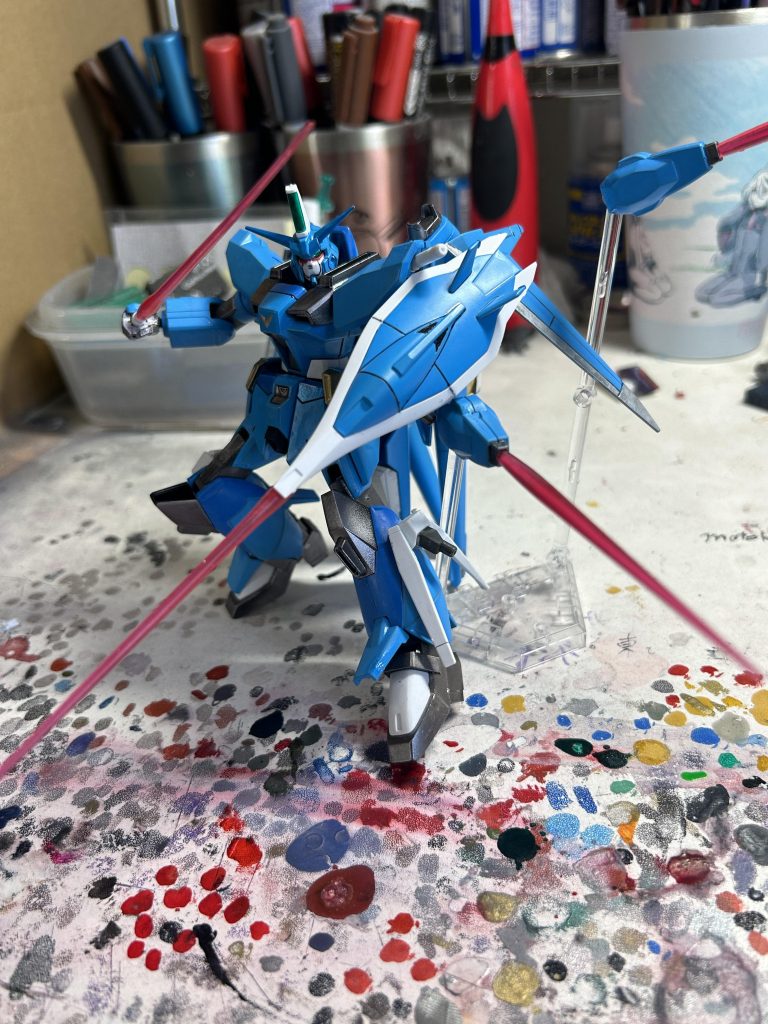 シールドにもサーベルを取付、格闘戦の対応力強化に