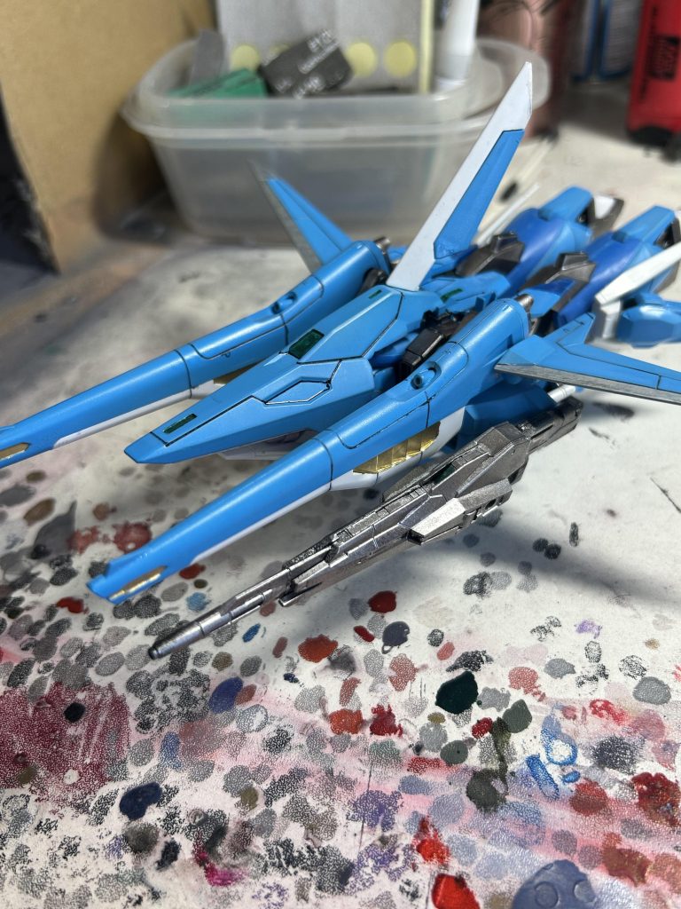 背中になんか物足りなさを感じたので、コアガンダムIIのシールドを取り付け、変形形態の見た目を変えてみたしたw