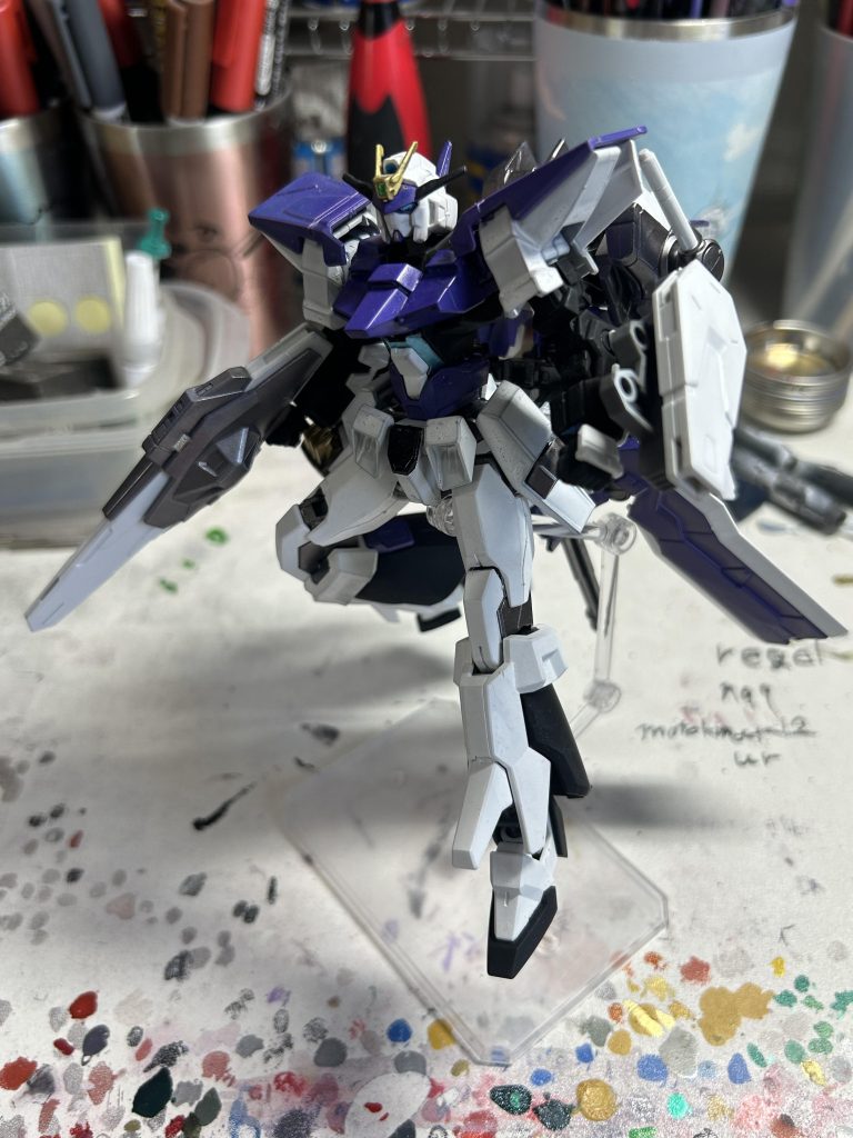 とまあもりもりな機体を作ってみましたがどうでしたか?FXのパーツが余ってたので作ってみましたが、なかなかバランスが悪く好きなポージングが取らせずらい機体になってしまいましたが、まあ色合いはかなり気に入ってるので、個人的にはかなり満足してる感じですwもうちょい上手く作れたらよかったですが、結構関節や細かいとこがまだまだって感じですね...もっと精進せねばw