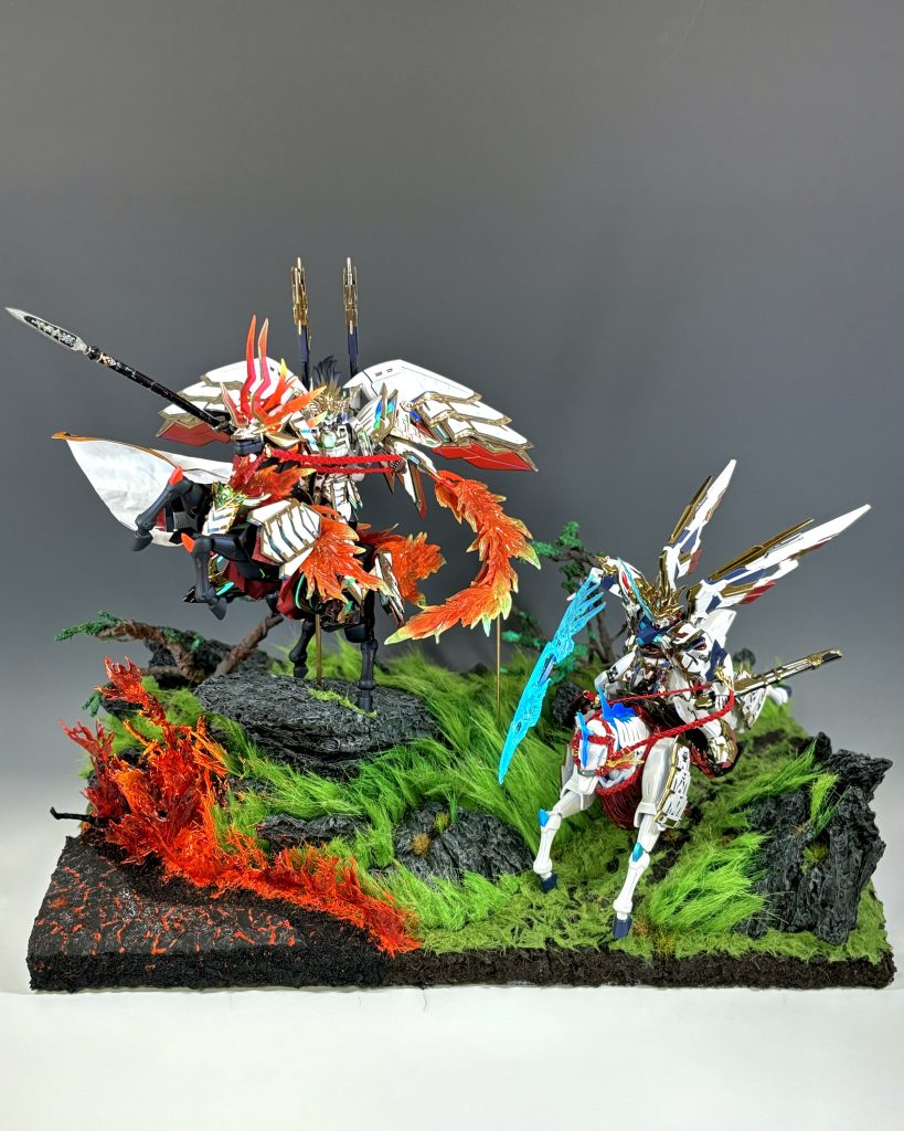 左方の「敵」に向かい、自軍を指揮する大将軍と、遊軍として先陣を切る曹操ウィングをイメージしてます!それぞれに合わせ左側は「炎」、右側は「疾風」をジオラマのテーマに🔥🌪️最終的なサイズは幅50cm×奥行30cm×高さ40cm、ジオラマ初挑戦でセルフ無茶振り過ぎました🤣💦笑