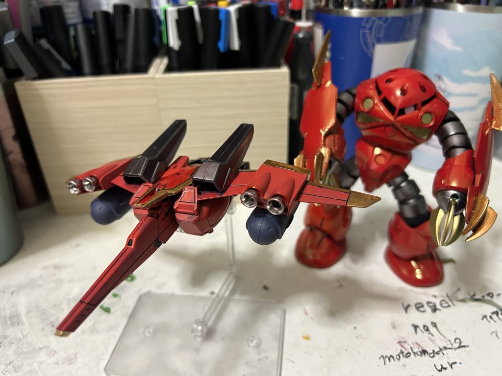 とまあツーショットをパシャリとwと、ズゴックがまた作りたくなり、作ってましたがどうでしたか?前に作ったやつとは別視点の改造をしてみたくなり、空戦能力を持たせたかったので、バックパックを作ってみましたwやっぱシンプルな機体ほど改造するのが楽しくなりますねwさーて次はなに作ろうかなw