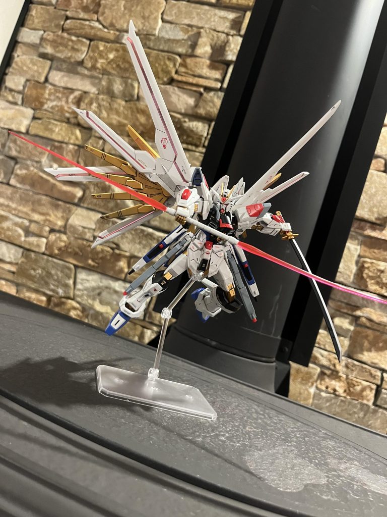 最後にビームサーベルを構えてポージング!ここまでご視聴いただきありがとうございました♪よければ他の作品も見てくださると嬉しいです꒰⌯͒•·̫•⌯͒꒱