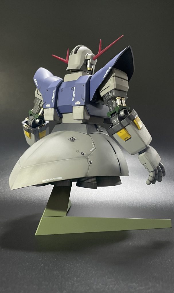 今回、作るにあたってRGのようなハイディティールを目指すかどうか悩んだのですがキットの持つシンプルさ故の魅力を引き出したいと思い、あまり加工したりはしていません😌 キット自体が優秀なので下手に手を加えないほうが良いかなと😅