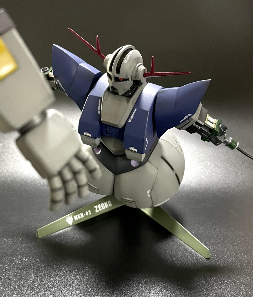 リード線を使用した際のポージングはなかなか難しいですね😅 腕部のカラーリングは黄色とフレームの緑の面積を減らして、よりメカニカルな雰囲気を出そうと狙ってみました👍🏻