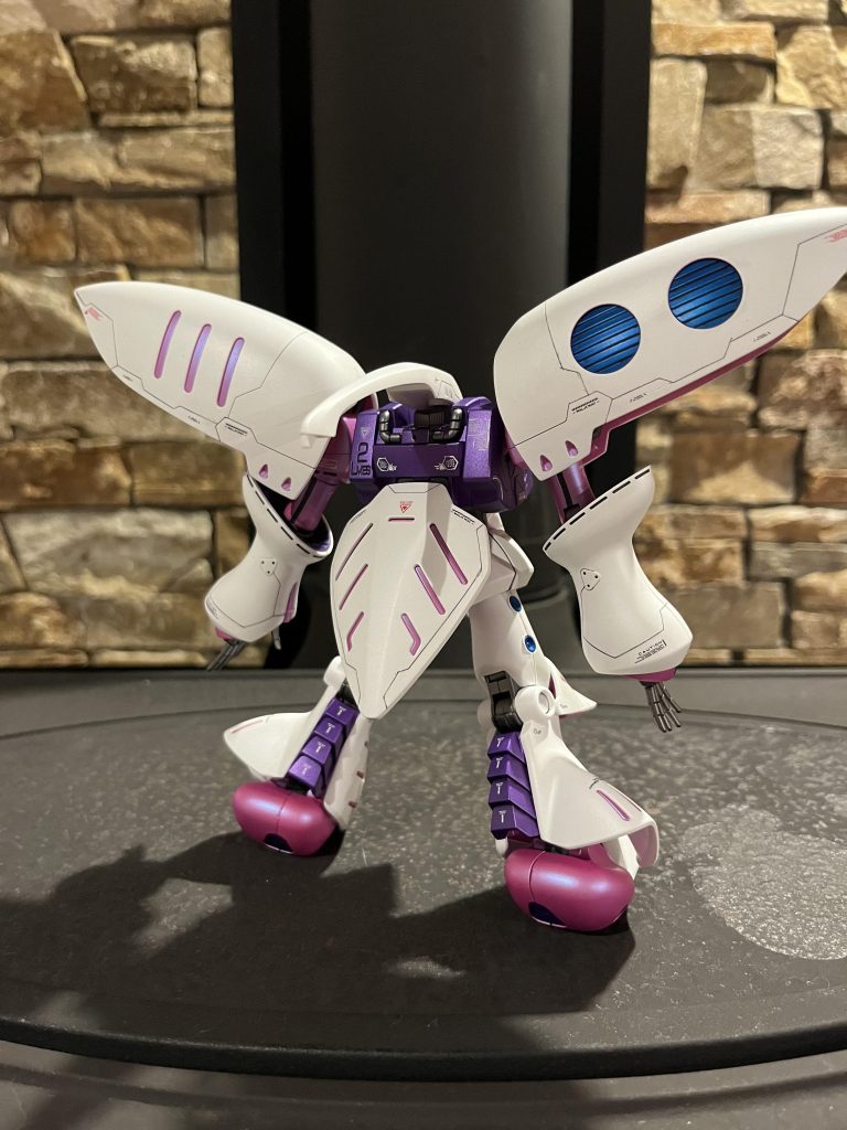 お次は、バックショットです(*'▽'*)今回はキュベレイの独特なフォルムに似合うようなスジボリを入れてディテールアップをしました(๑>◡<๑)