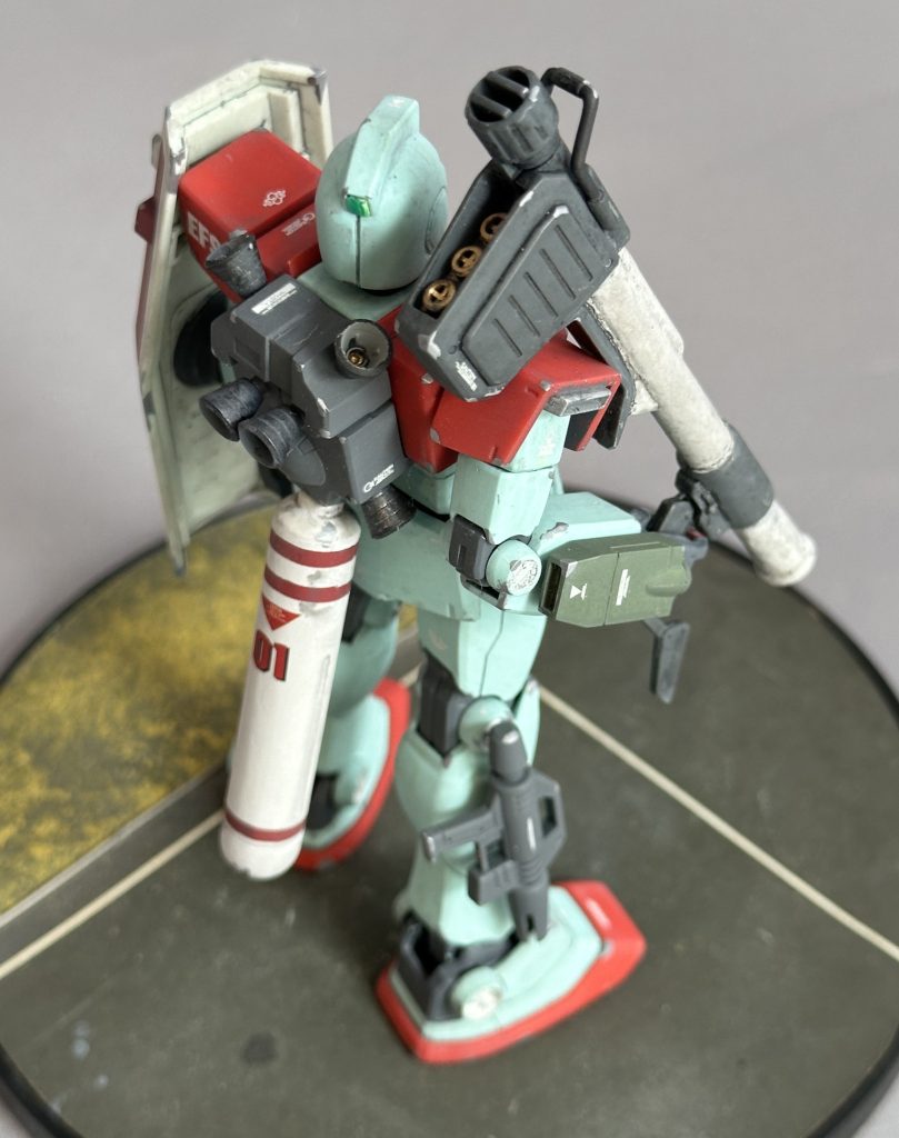 肩アーマーが少し貧相なので角形ダクトを追加してあります。姿勢制御用スラスターのイメージです。