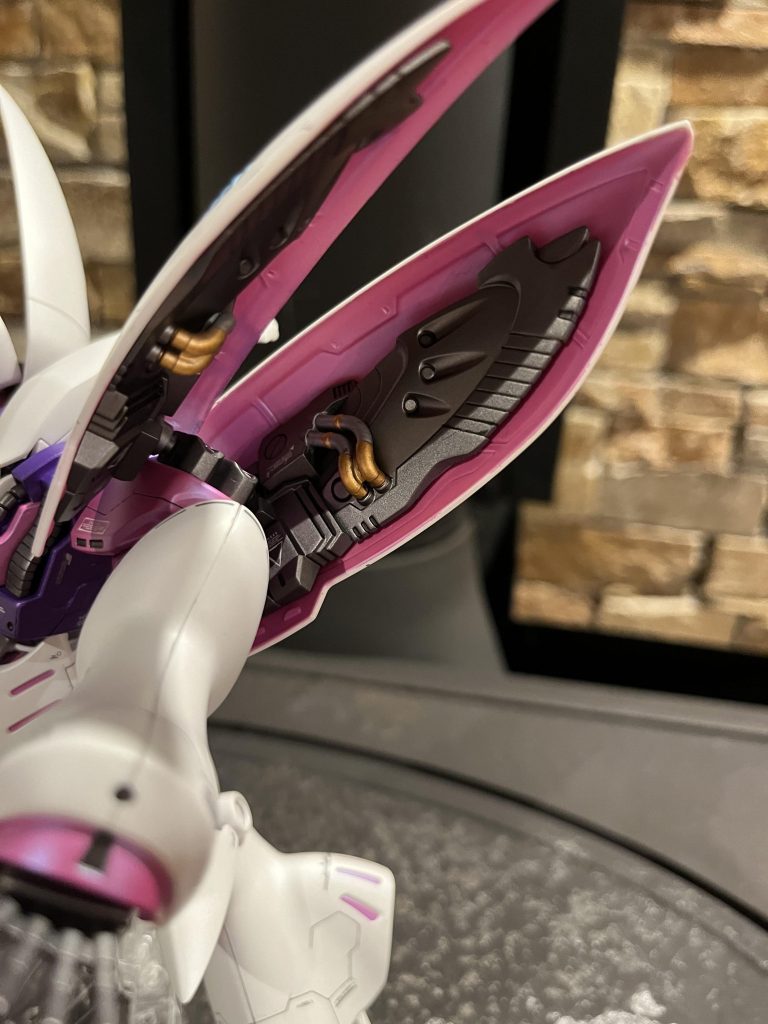 続いてはバインダー裏です♪何気に今回1番塗装が大変だったパーツです(。-∀-)その分かっこよくなったので頑張った甲斐がありました- ̗̀( ˶^ᵕ'˶)b