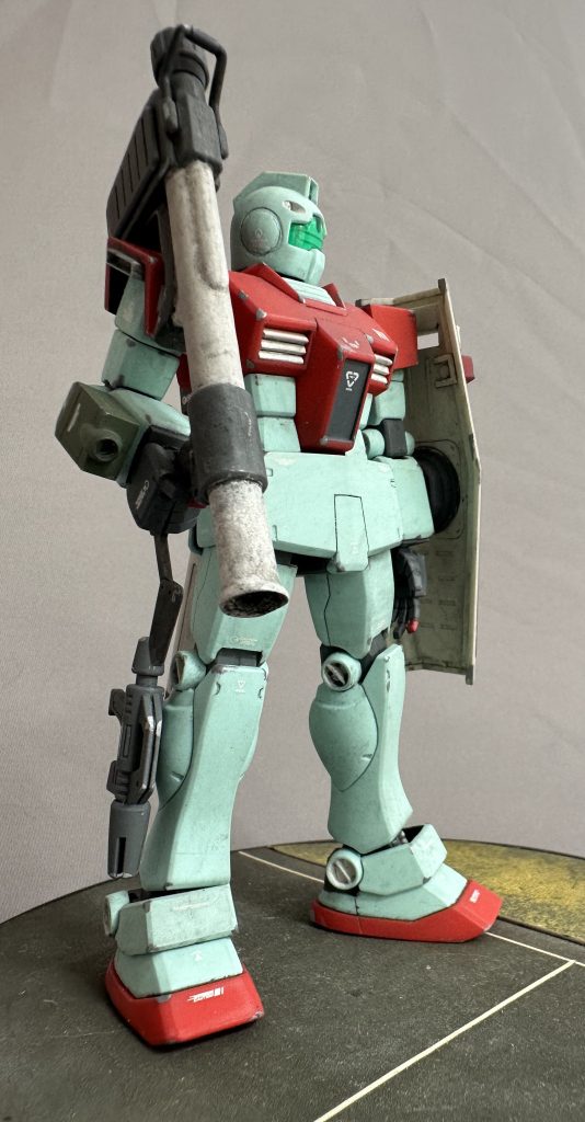 制作ストーリーでも紹介しましたがハイパーバズーカはショートバレル化してあります。仕上げのウォッシング中に短縮部分が割れて補修したり補修痕を誤魔化したりしてたら当初計画より汚れ気味になってしまいました。