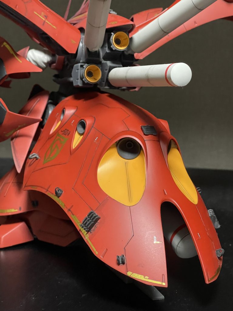 素組み状態ですと物足りない感じでした。アクセントにディティールも接着しました。