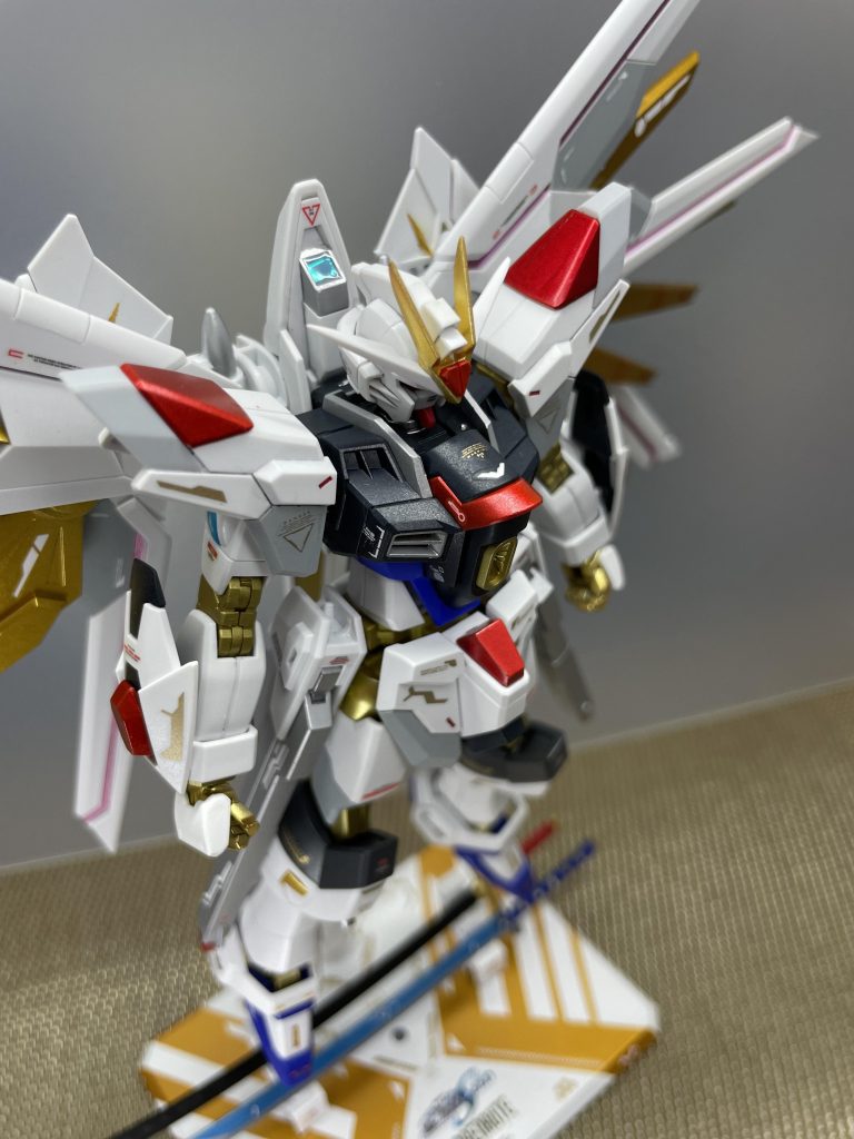メタルレッドが映えるんですよね〜すぐ剥がれるんですけど泣サフ無しのガンダムマーカーが失敗かな?