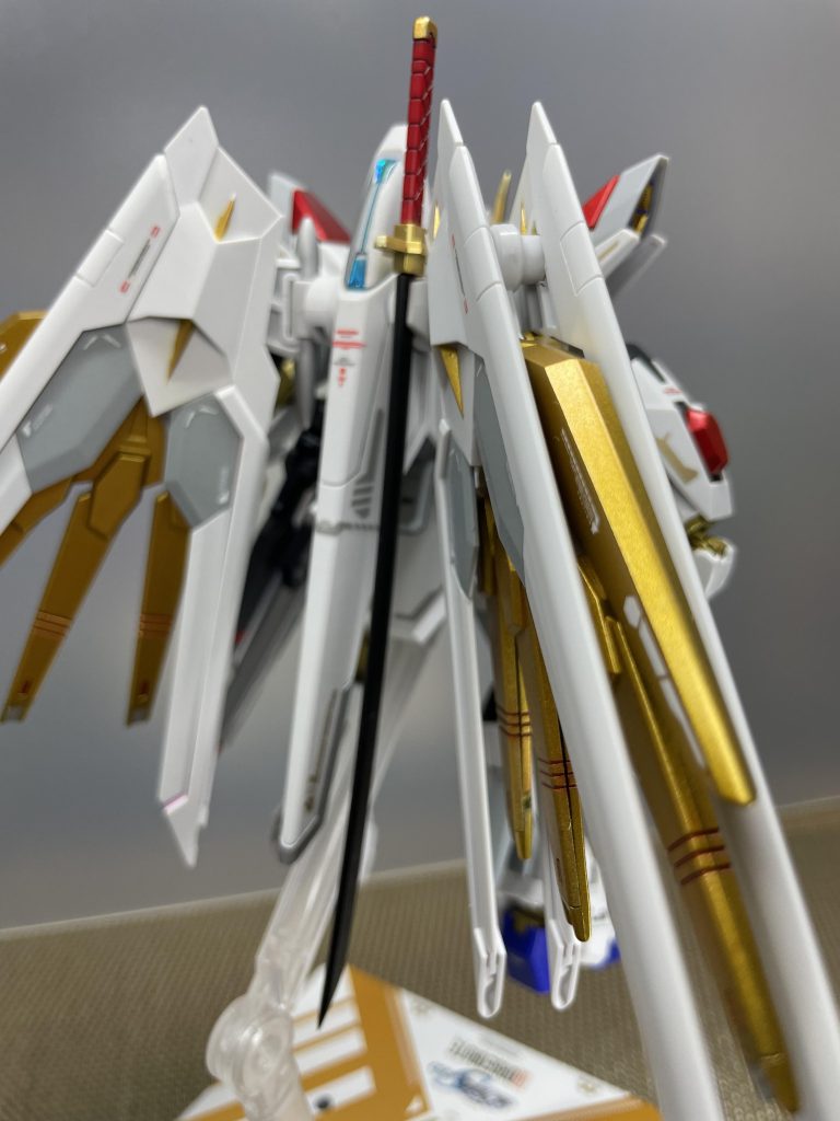 羽がありすぎてですね、デカールを合計4枚新規で買うという・・・しかもちょっとだけしか使わないという金食いロボ笑