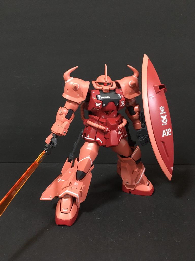 グフ専用盾はランバラル機のイメージが強いのでゲルググ用に変更しています。