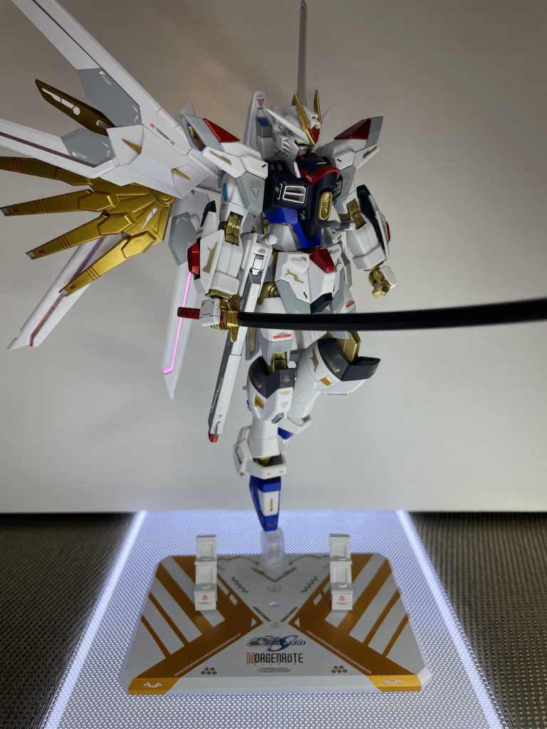 反省点最初時間短縮でランナー塗装(ガンダムマーカー)やったら剥がれる剥がれる。エアブラシの準備諸々がめんどくてサボった結果、塗装しなおすという笑あと、匂いがキツくて水性塗料も手を出したんですけど塗膜が薄すぎて😭多分やり方間違えてるんだろうなと思いつつ正解は分かりません。これだから塗装は奥深いですねぇ^_^