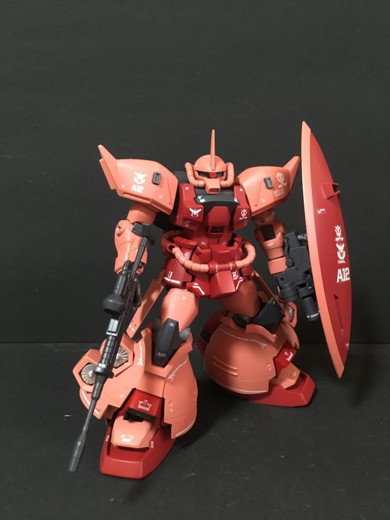 肩はゲルググJ用、シールド・ビームライフルはゲルググ用に変更しています。ゲルググ試作型として、宇宙戦用はザクR-3タイプが、地上戦用はグフフライトタイプベースの機体が開発されていたという妄想設定です。