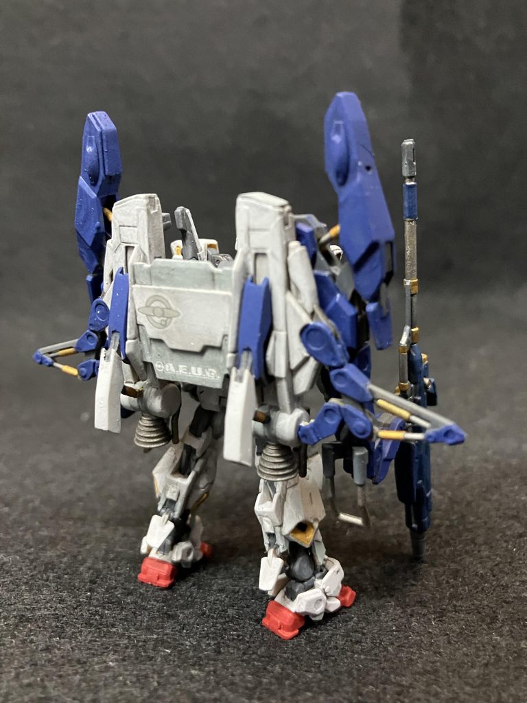 脚の部分のみアトハメからの接着。