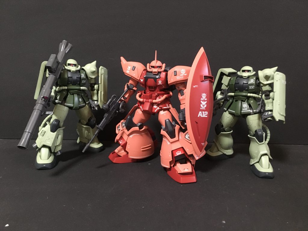 シャア大佐 陸戦部隊3機ですザクC型 https://gumpla.jp/hg/1108547ザクR型 https://gumpla.jp/hg/1108551