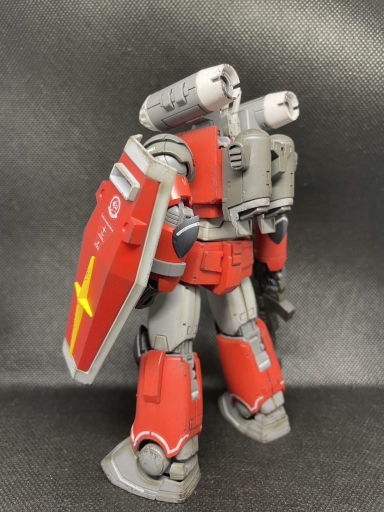 ハンドパーツはジャンクパーツで大きめに。シールドはEGから流用しています。初期型ガンキャノンのデカールを適当に貼って仕上げました。