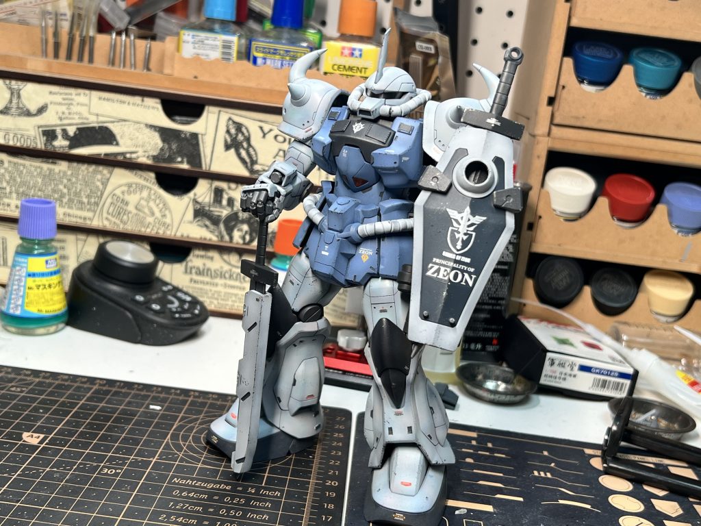 立たせるのも一苦労。ふにゃふにゃ。