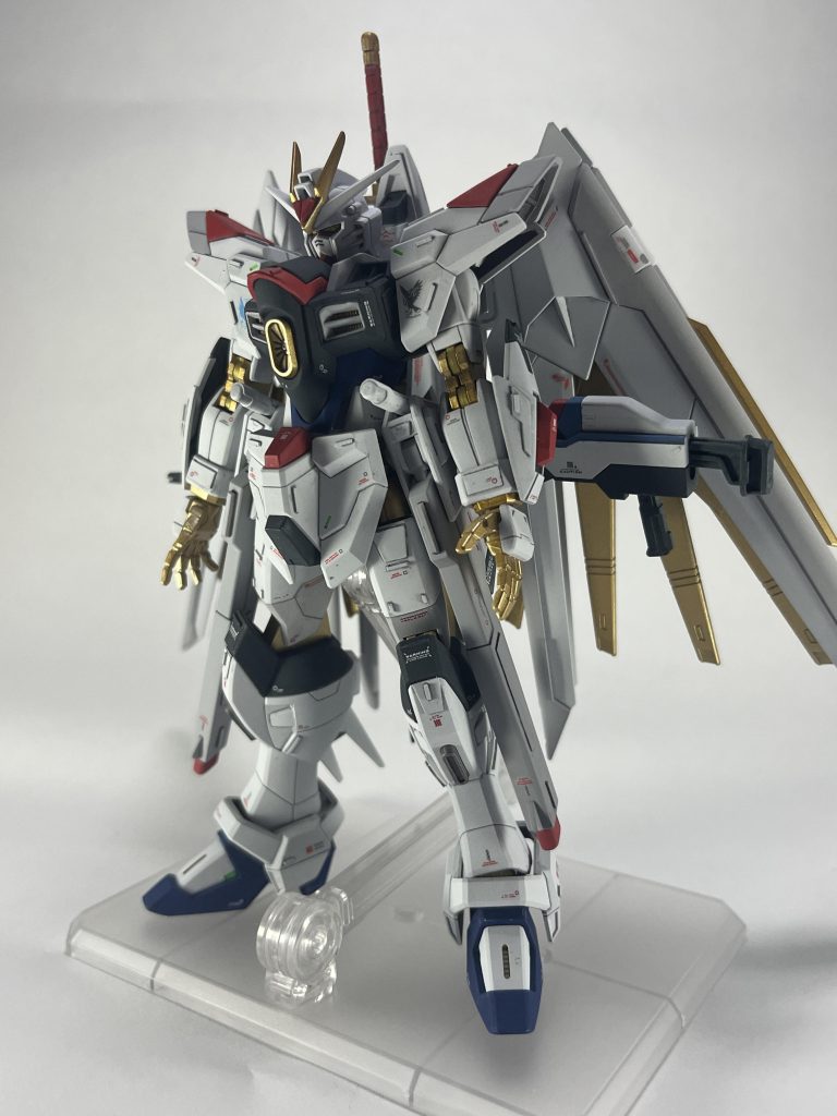 主な使用塗料インパルスレッドネイビーブルーMSホワイト(以上クレオス)ブライトゴールド蛍光イエロー蛍光グリーン(以上ガイアノーツ) ・水性トップコートつや消しを吹いて仕上げてありますが、ブライトゴールドの質感がとても良かったので敢えてゴールドの部分はトップコートなしです。