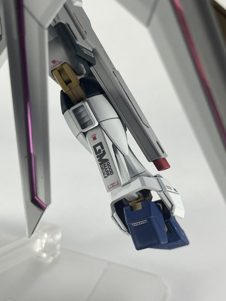 デカールワークはアシタのデカールをメインに使用。今回はいつものテイストではなく、リアル感を意識してみました。