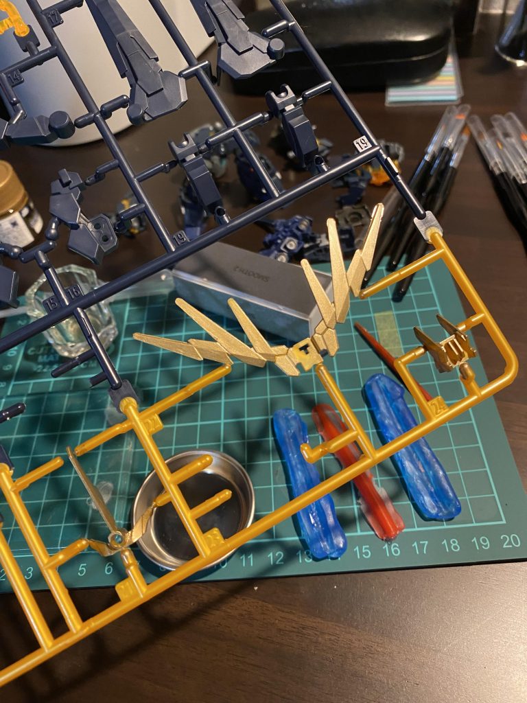 思い切ってランナー塗装をしてみましたが思ったより塗りやすかったのと乾かすのも楽チンでちょっとハマりそうです。