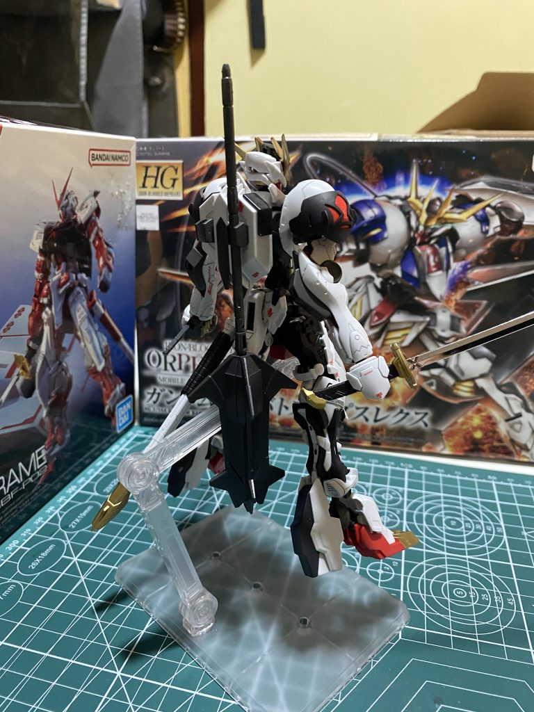 背面はこのうなります。少し寂しかったのでメイスを付けました。超近距離タイプになりましたw