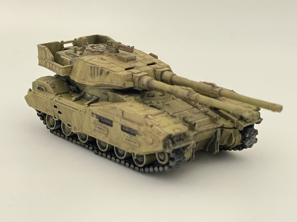 ラッカー塗料の筆塗りです。エナメル塗料でボディをウェザリング、履帯はドライブラシをかけてます。