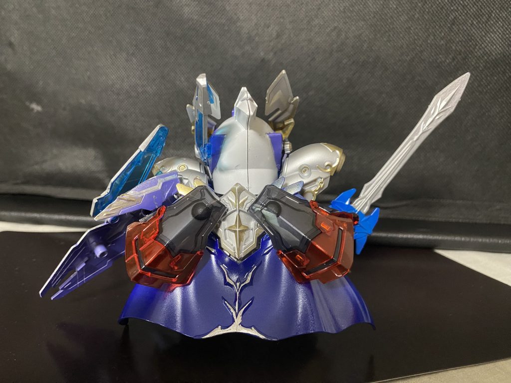 [後ろ]マントは騎士ストライク