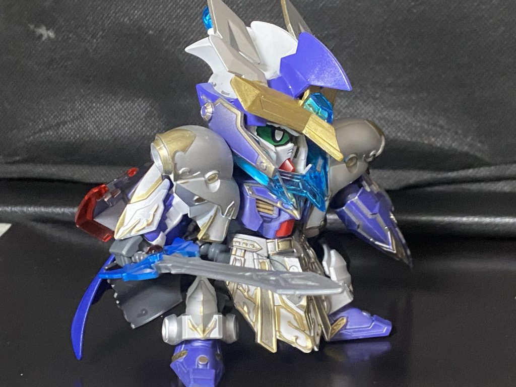 [右サイド]兜はアシンメトリー