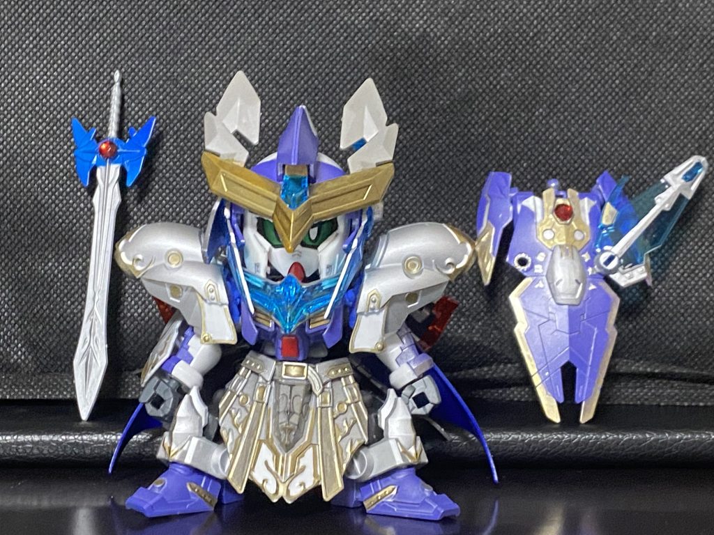 盾はジャンクの塊、盾両サイドが自由に開きます。