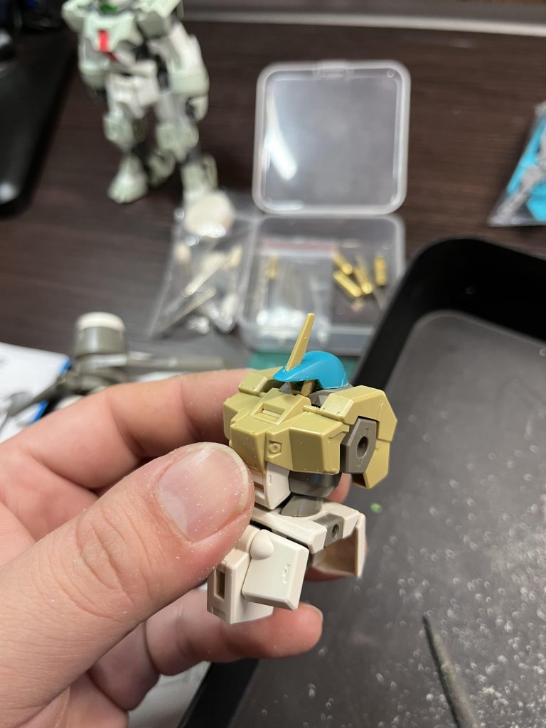 頭部は、鉄血のオルフェンズのグレイズリッターの余剰パーツを使用！