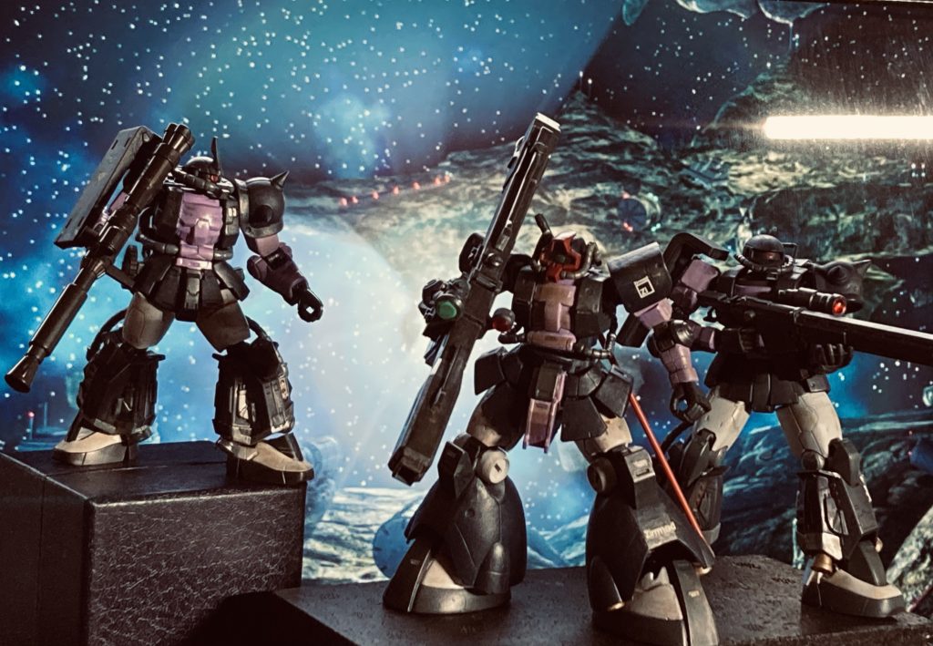 ガイア機はGフレームシャア専用06Rを塗装。オルテガ機はドム試作機を。マッシュ機はオリジン版06Rを使用しました。