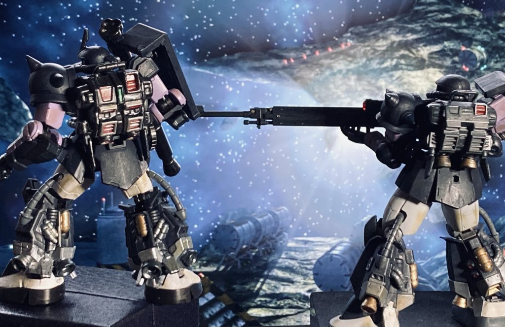 ジオラマ風に使うと、Gフレームザクはどれも使いやすく、ポージングを派手に出来るので使い勝手良いですね。しかも、通常ザクのパーツもついてるのでお得感あります。