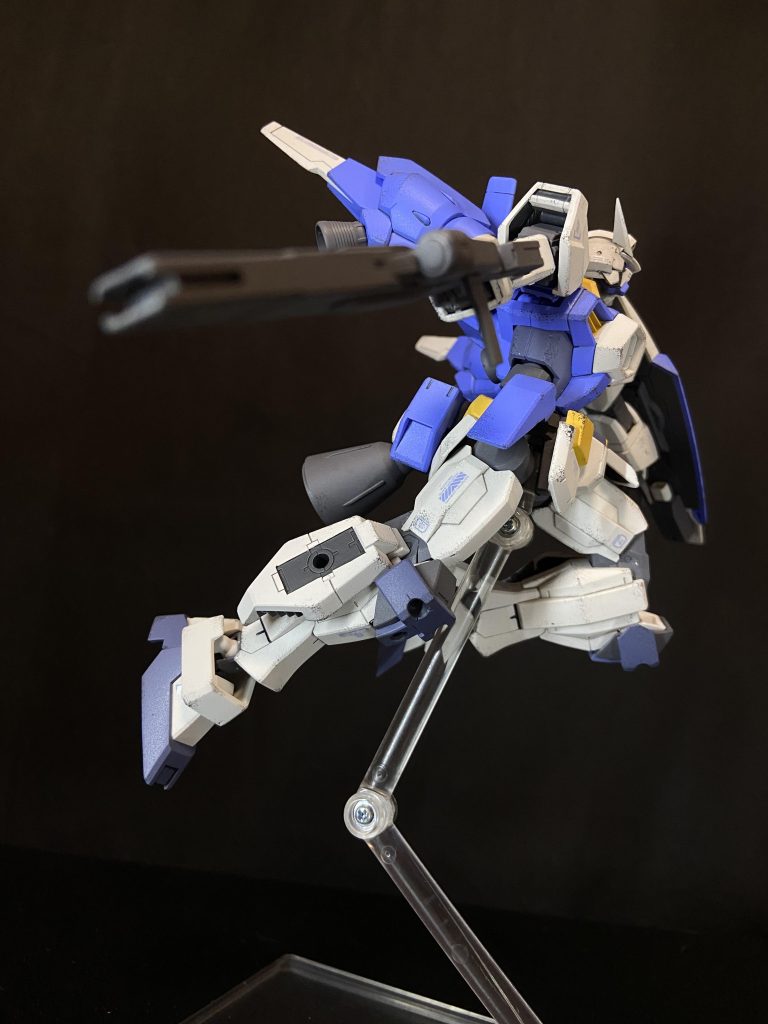 武器はドッズライフルと、ガンダムナドレのライフルの選択式。