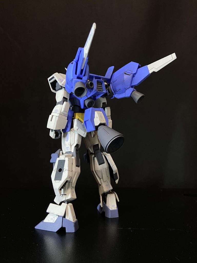 前と後ろ。蓋がされた胸部と、スパローウェアをフルバーニアンみたいに装備した背中がお気に入りです。タイタス要素は膝のみです。