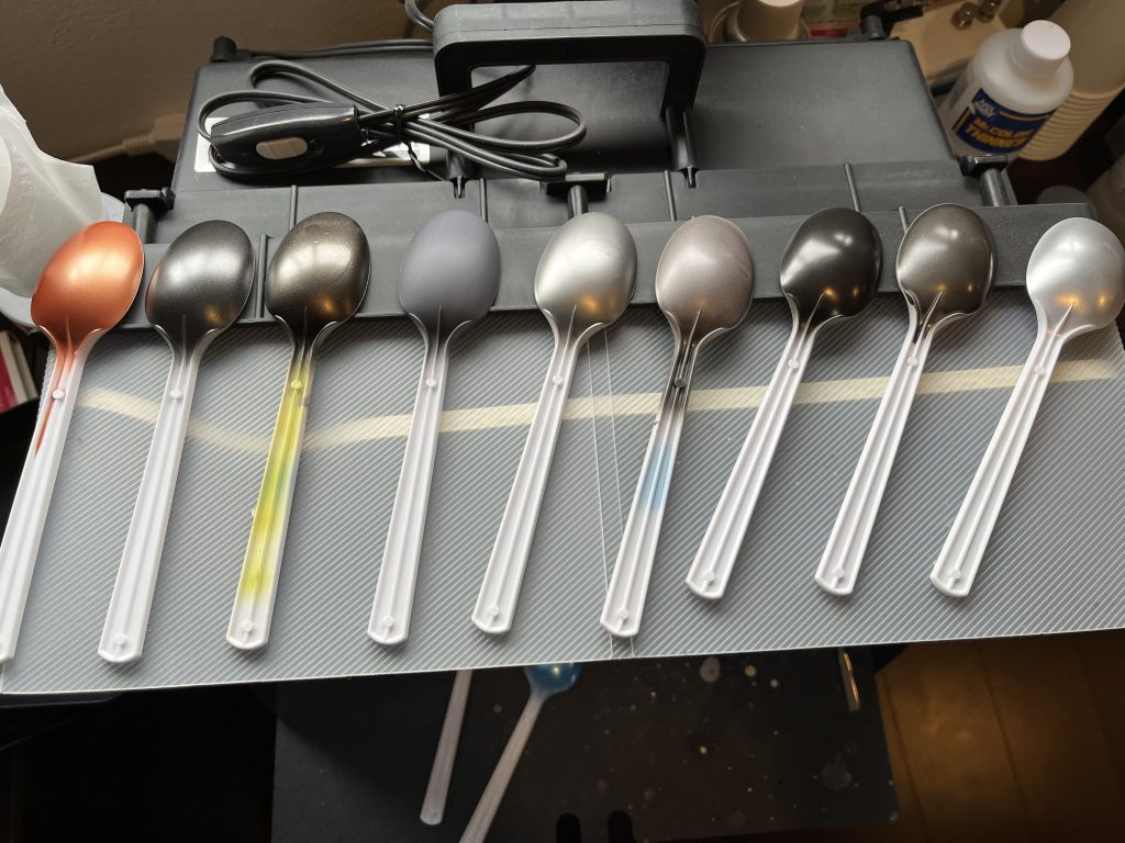 塗料はめちゃくちゃ悩んで、いろんな配合を試したりして、完成のカラーになりました(^^)v