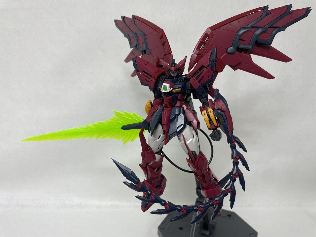 仮組した時はもう触るところがないのではと思わせるほどのイケメンぶり、流石トレーズ様と言ってしまうほどエレガントさ、悪さも感じるカラーリング...ところがどっこい、それで満足してはいけないと全塗装に踏み切るわけです🤣