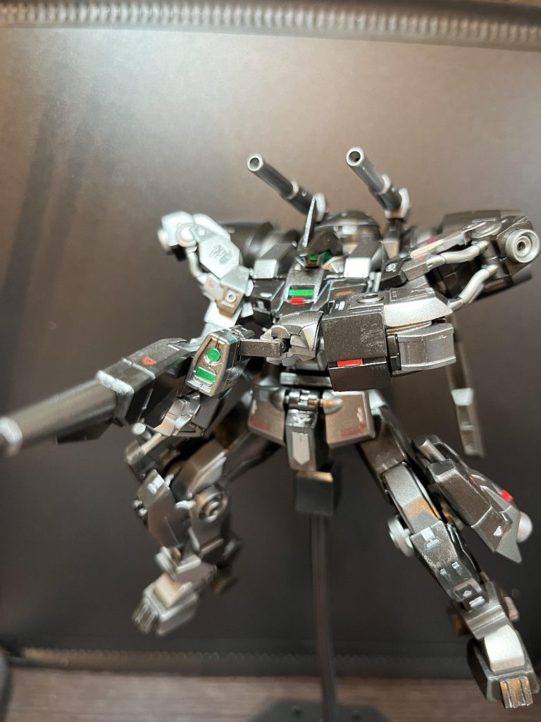 完成後なんとなく、アーマードコアに出てきそうな感じに！やったことないんですけどね、、(о´∀`о)