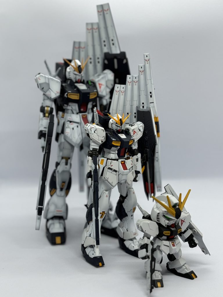 私の目標であるMG・RG(HG)・SDの三体で揃っての記念ショット。これにてνガンダムコンプリート‼️