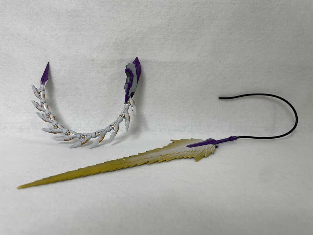 武器類ヒートロッドは塗り分けた後、少し足りない気がしたので先を紫に塗装ビームエフェクトは中心部にホワイトを使ってグラデーション