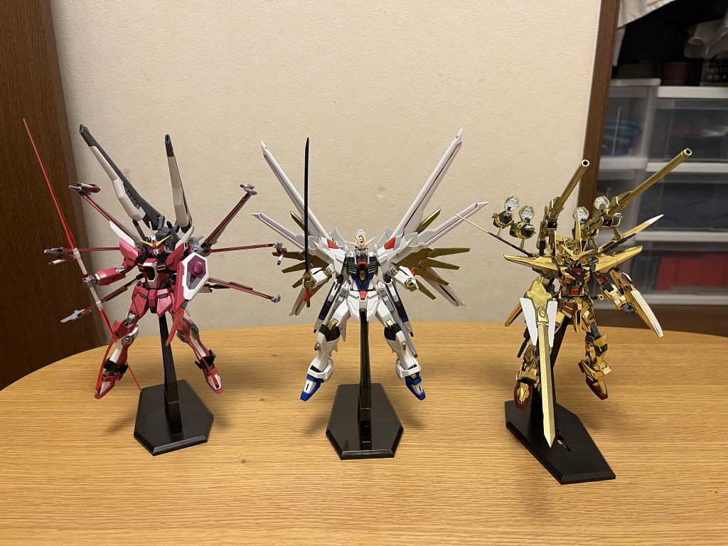 マイティーストライクフリーダムガンダムやスプレッドインフィニットジャスティスガンダムと並べてみました。