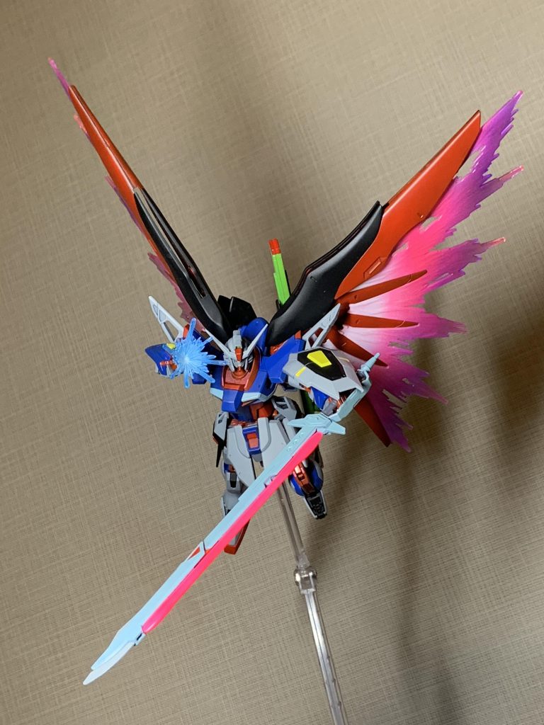 やっぱりデスティニーは迫ってくる感じのポーズのイメージが強いしかっこいい