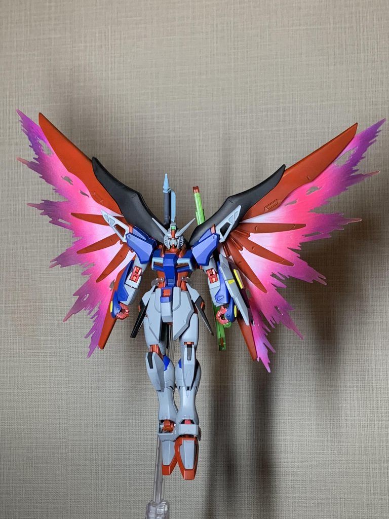 光の翼は中心から白→ピンク→青でグラデーション塗装しました。結構気に入ったので、また機会があったらやってみたいです